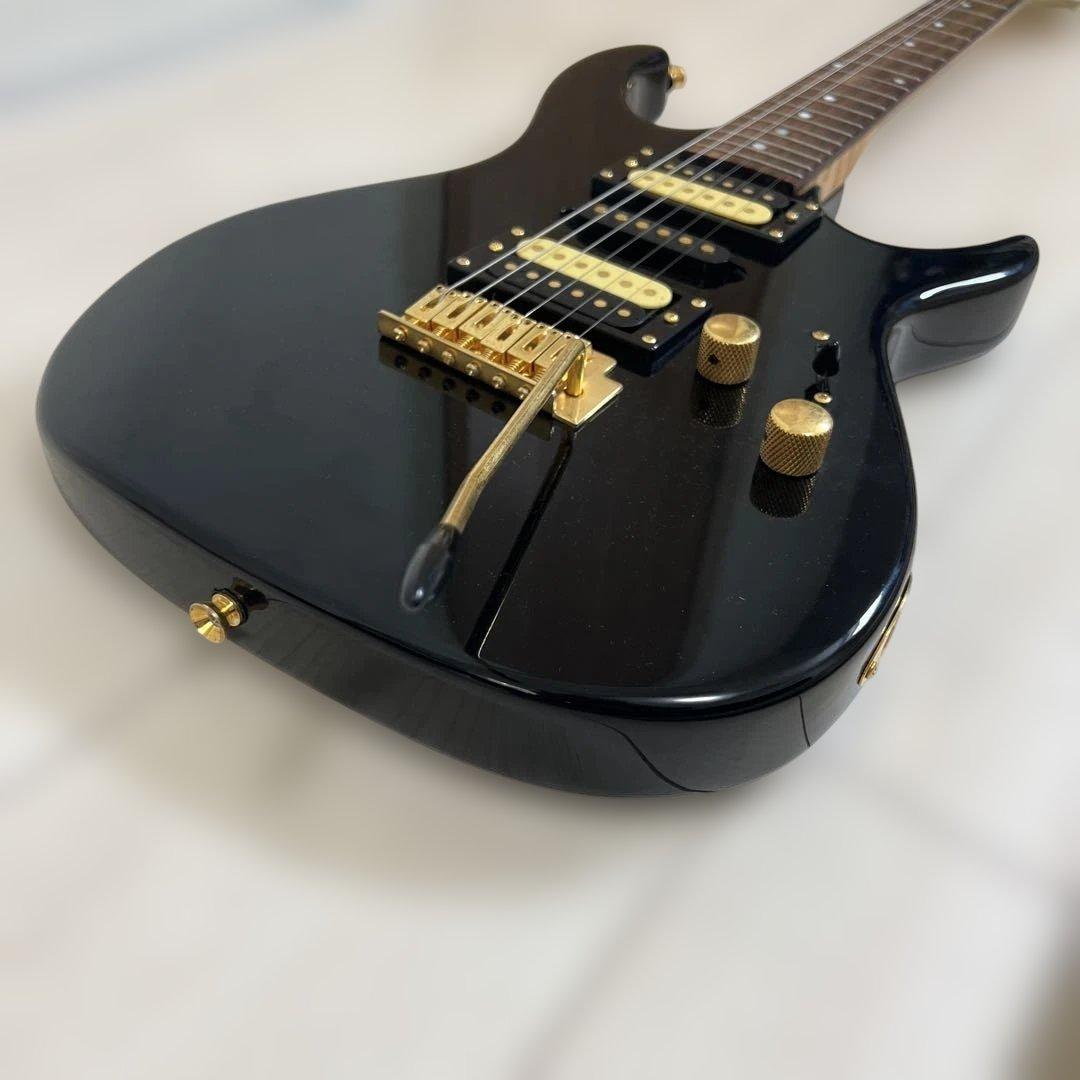 【美品】ミュージックマン エレキベース 黒×金 アーム付き