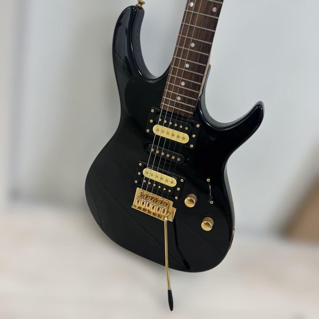 【美品】ミュージックマン エレキベース 黒×金 アーム付き