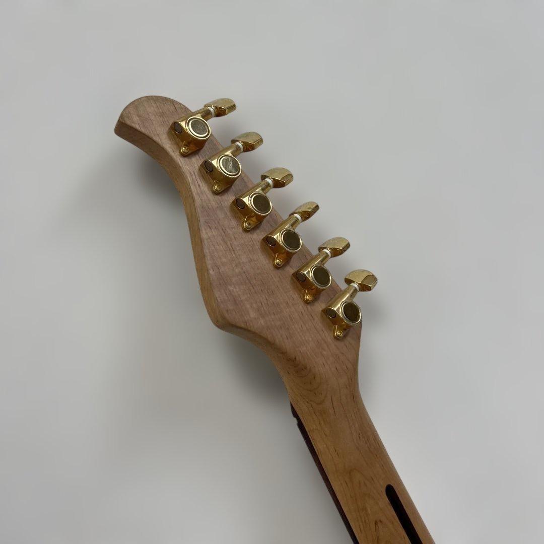 【美品】ミュージックマン エレキベース 黒×金 アーム付き