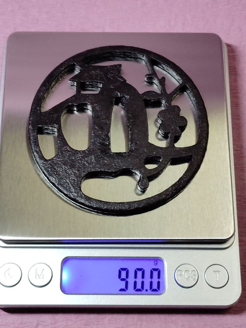 刀装具 鐔 鍔 無銘 鉄地 梅樹草庵図透かし 丸形鐔 時代物