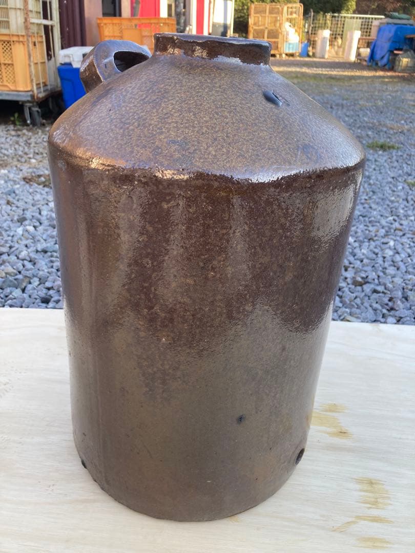 陶器のジャー 茶色 取っ手付き