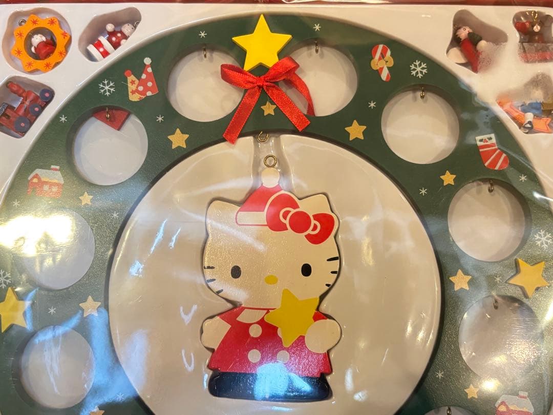 サンリオ　ハローキティ　クリスマスウッドリース