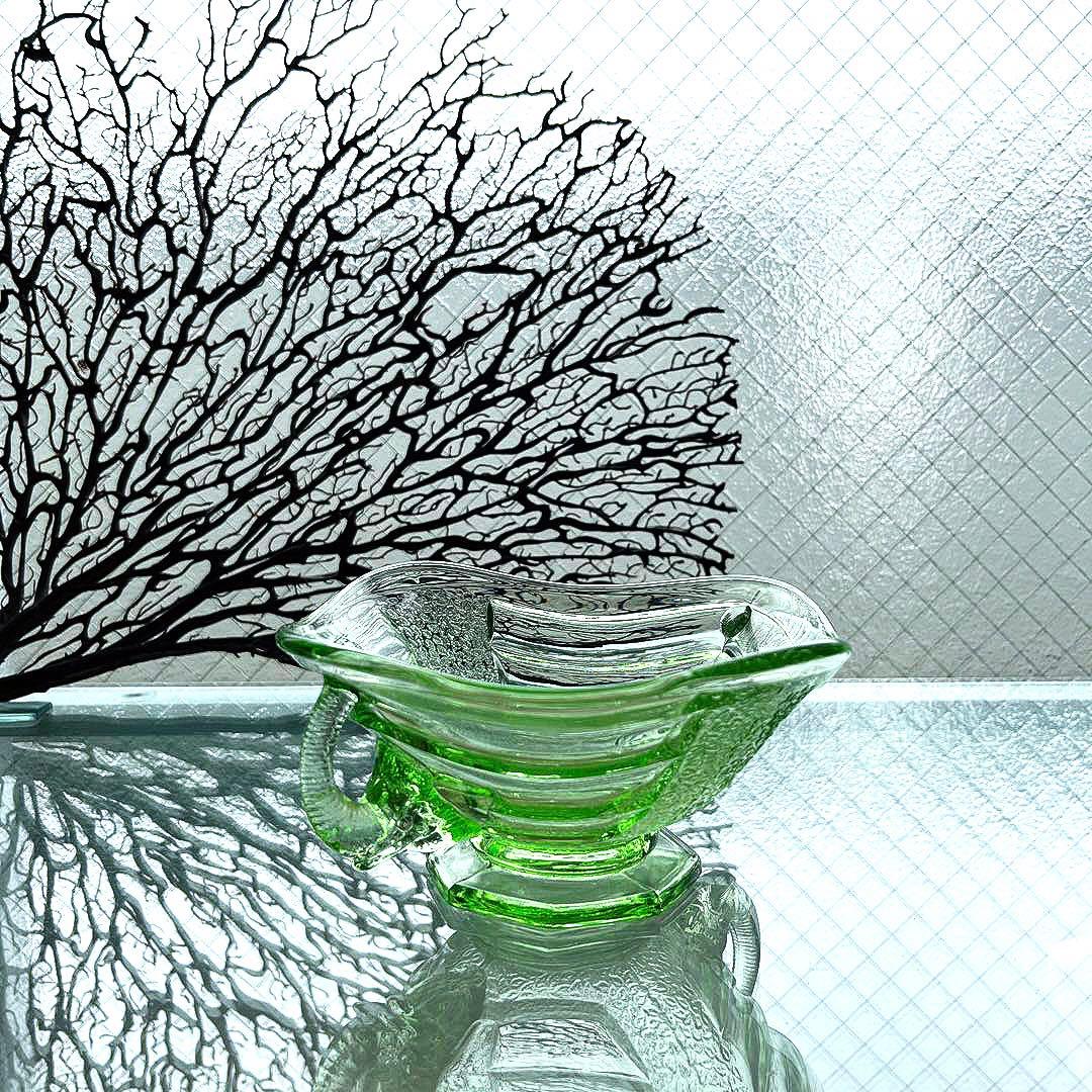 骨董　時代ガラス　フィギュリン　エレファント　象　プレスガラス　菓子器