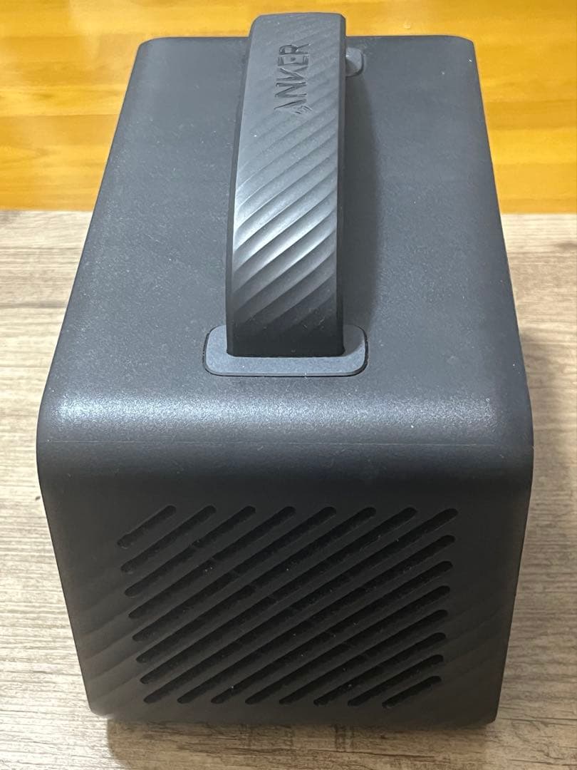 Anker PowerHouse II 400ポータブル電源