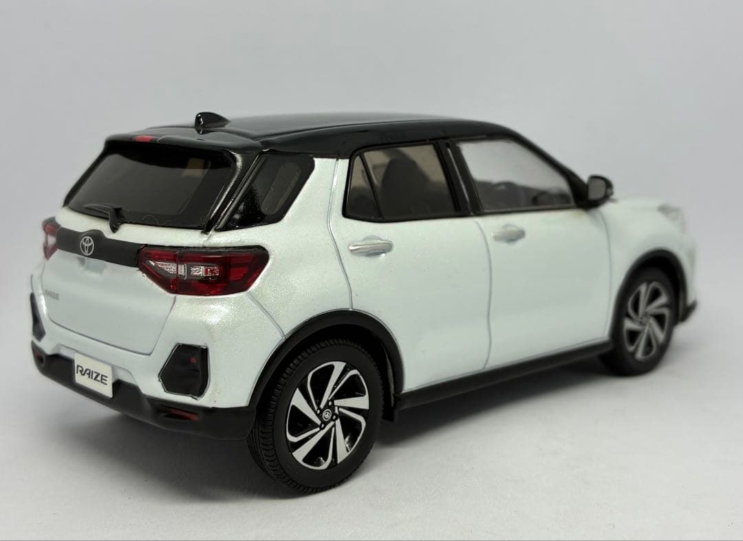 非売品 トヨタ ライズ カラーサンプル 白