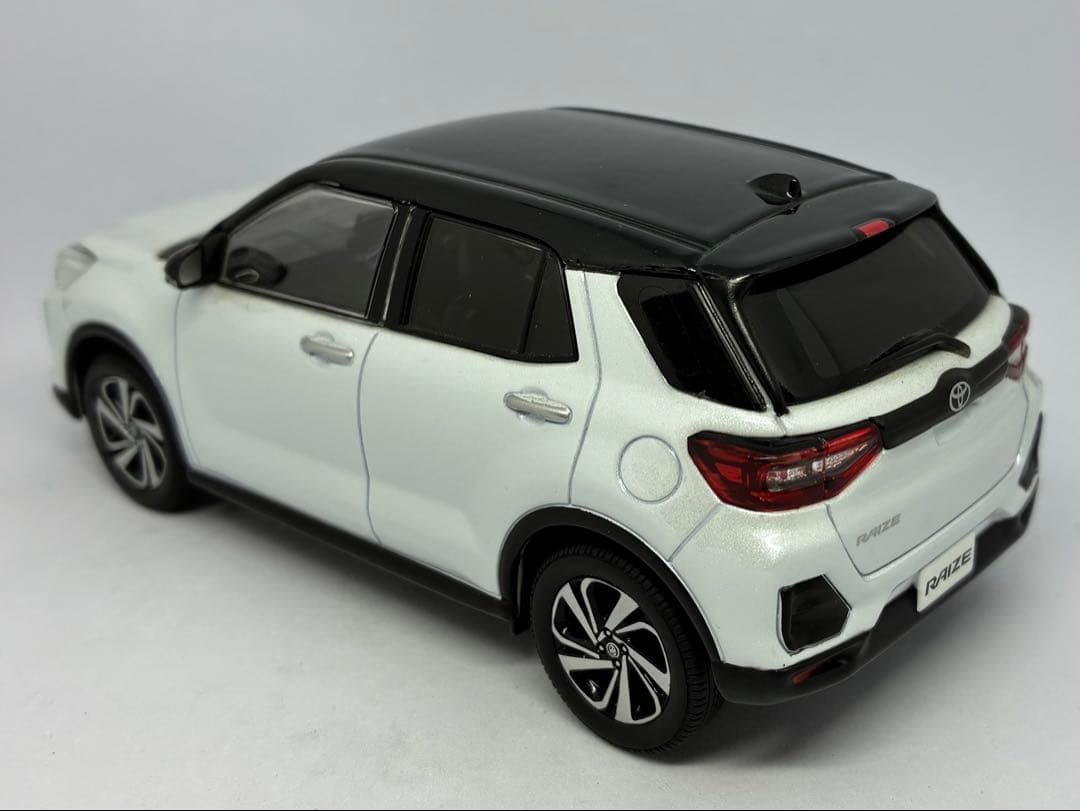 非売品 トヨタ ライズ カラーサンプル 白