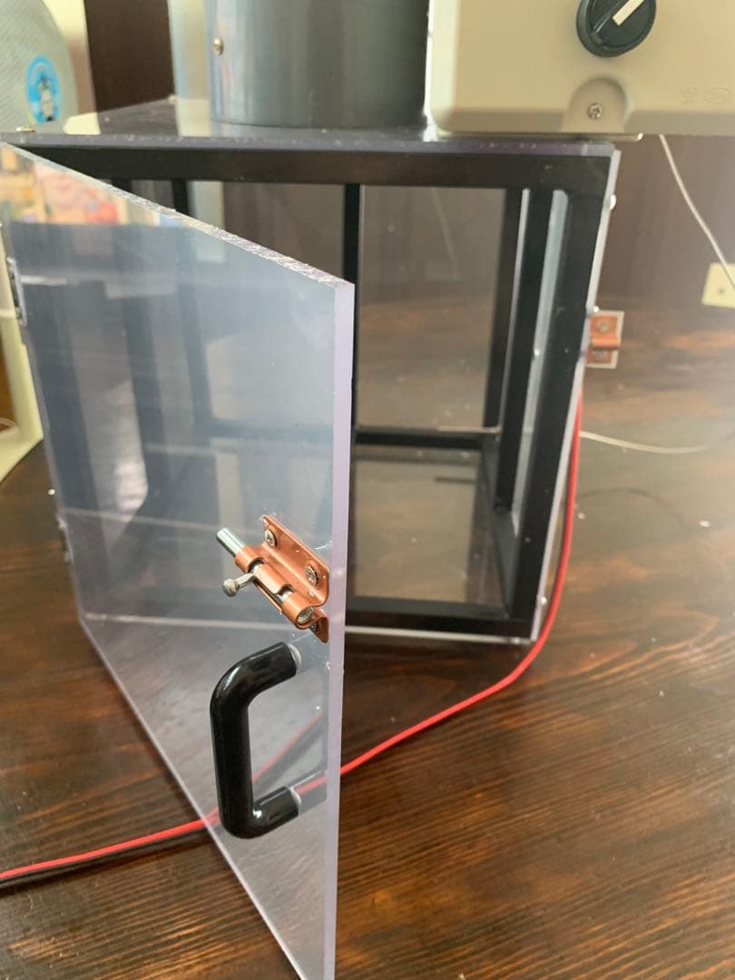 孵化器、ケージ