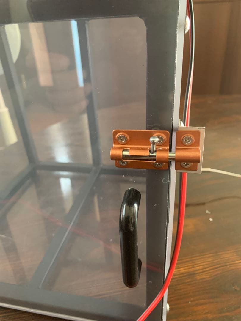 孵化器、ケージ