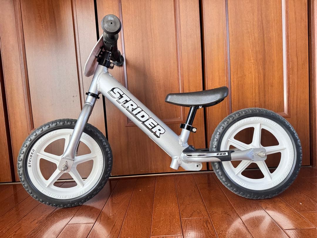 STRIDER pro ナンバープレート付き