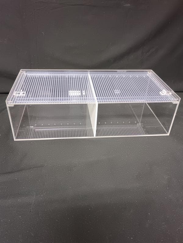 爬虫類 小動物 ケージ 1本で2生体の飼育ができるガラスより透過率高く取扱い楽く