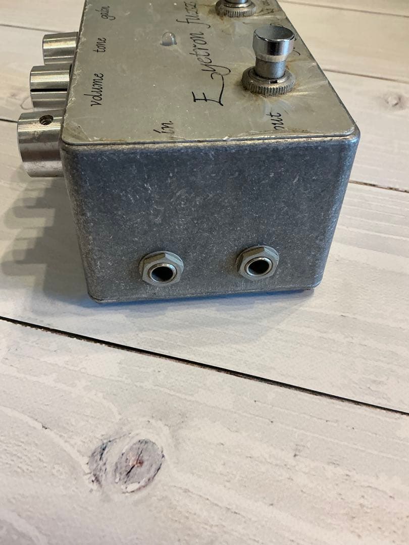 E-yetron fuzz ギターエフェクター