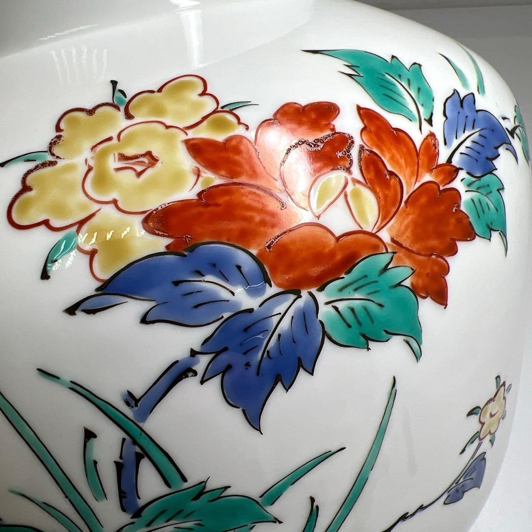 十三代酒井田柿右衛門　濁手菊牡丹文壷　共箱　最大幅約18㎝東Y7-0825⭐︎2F