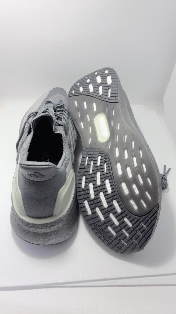 新品*2098/26cm♪♪アディダスウルトラブースト 5 ランニングシューズ