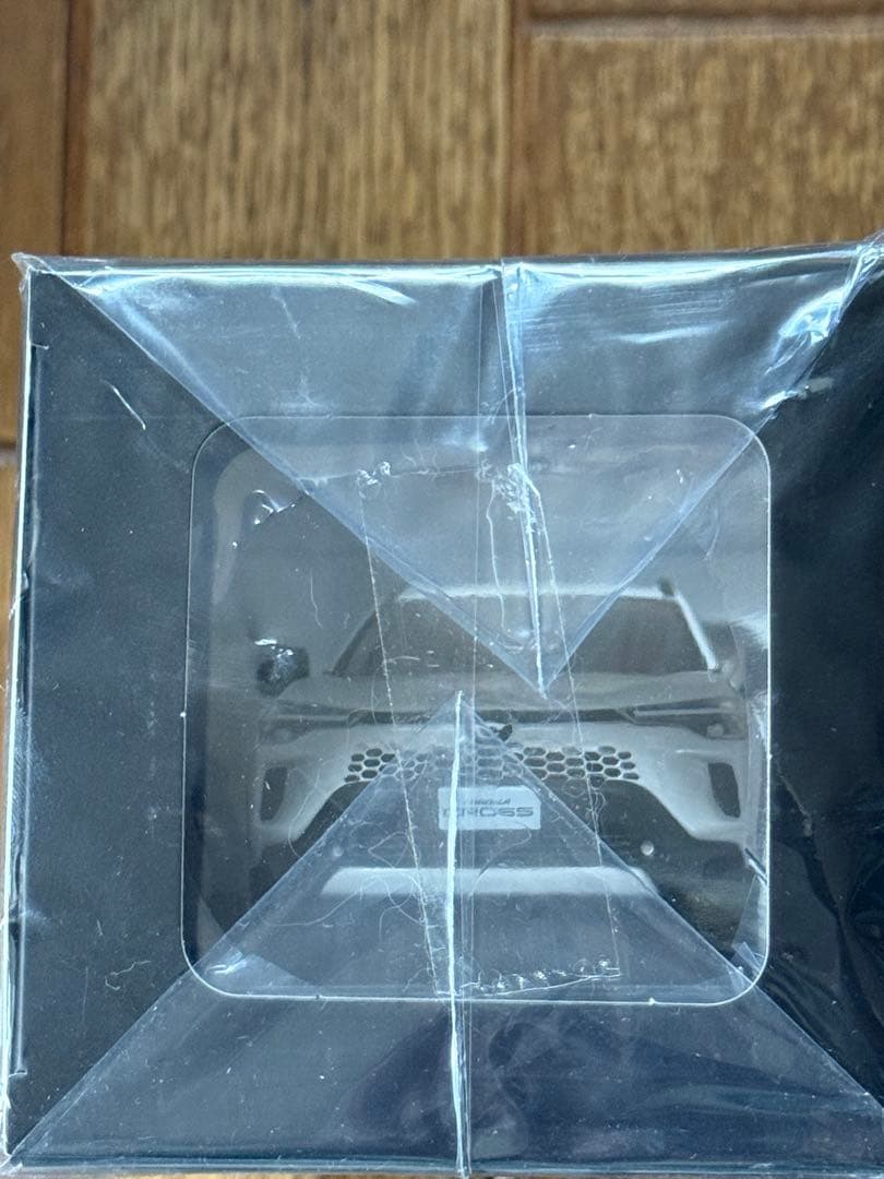 新型COROLLA CROSS ホワイトパールマイカ 1/30 カラーサンプル