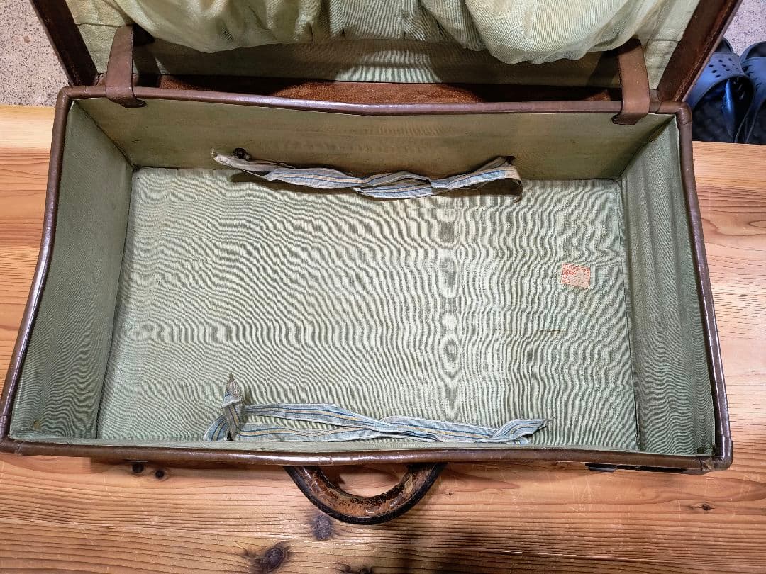 クラシックレザー中型スーツケース　アンティーク　トランク