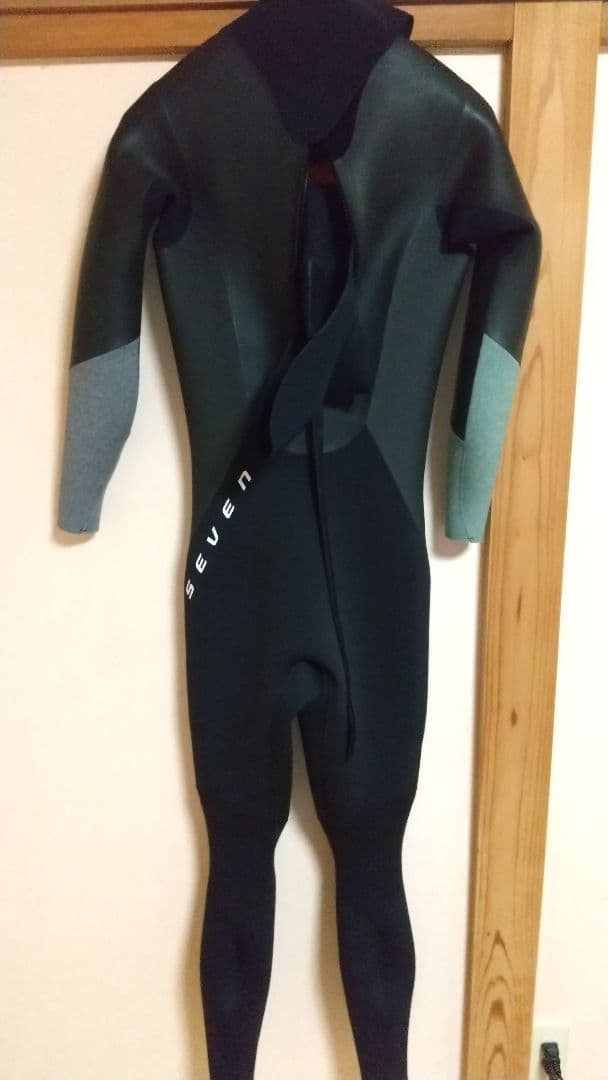 新品同様　セブン　セミドライ　サーフィン　ウェットスーツ　裏起毛