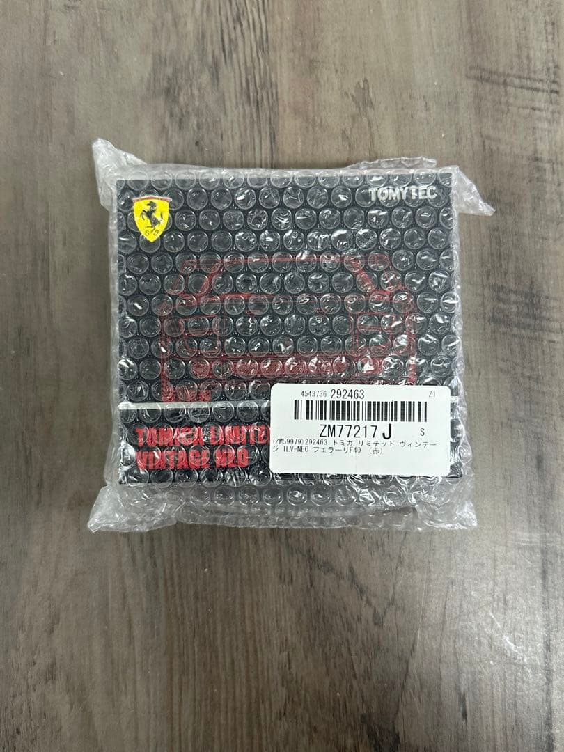 トミカリミテッドビンテージネオ　フェラーリF40