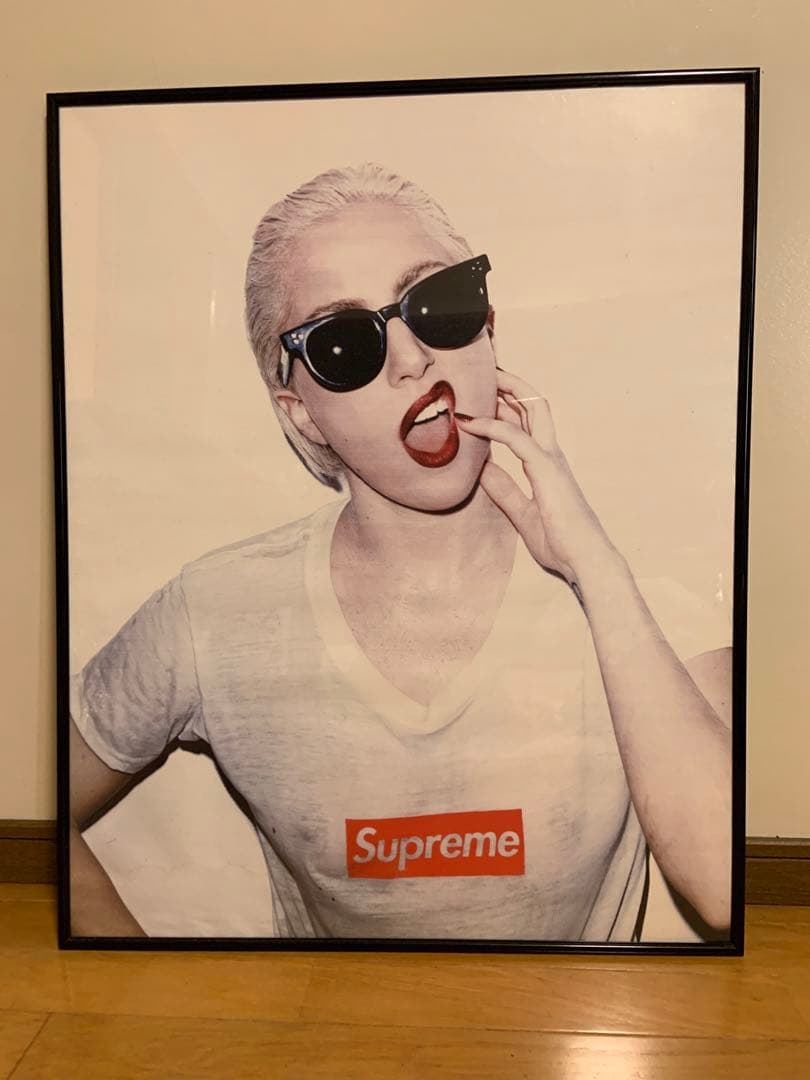 supreme ポスター