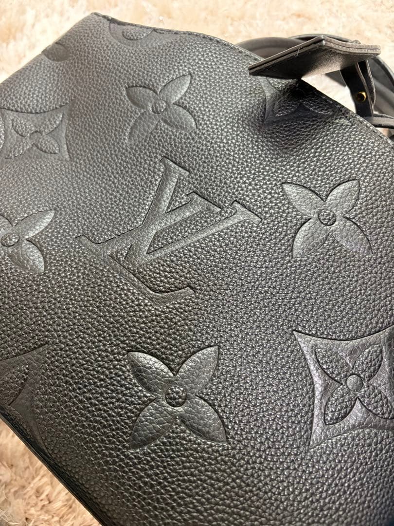 ブラックバック　ファスナー付