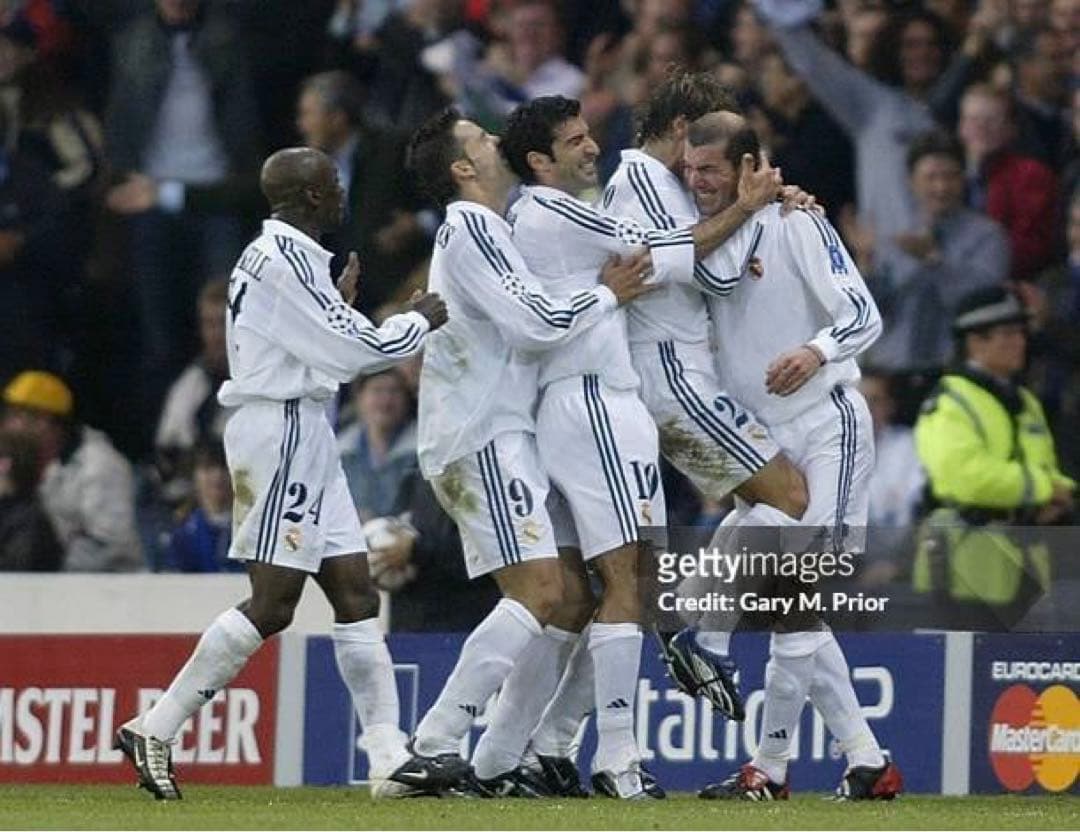 ジダン　直筆サインフォト　レアルマドリード　ザダグアウト　証明書・証明写真付き