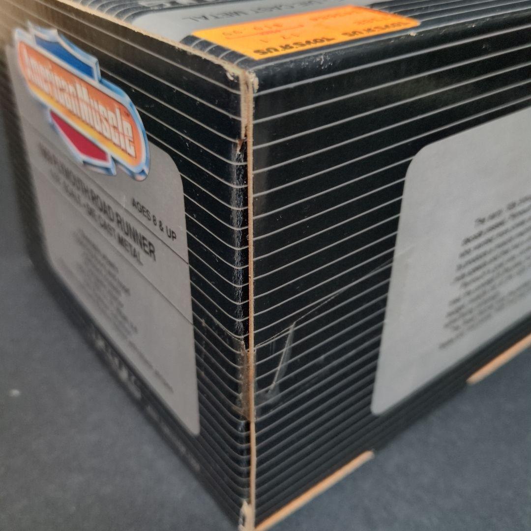 1/18ミニカー　PLYMOUTH ROAD RUNNER 1969