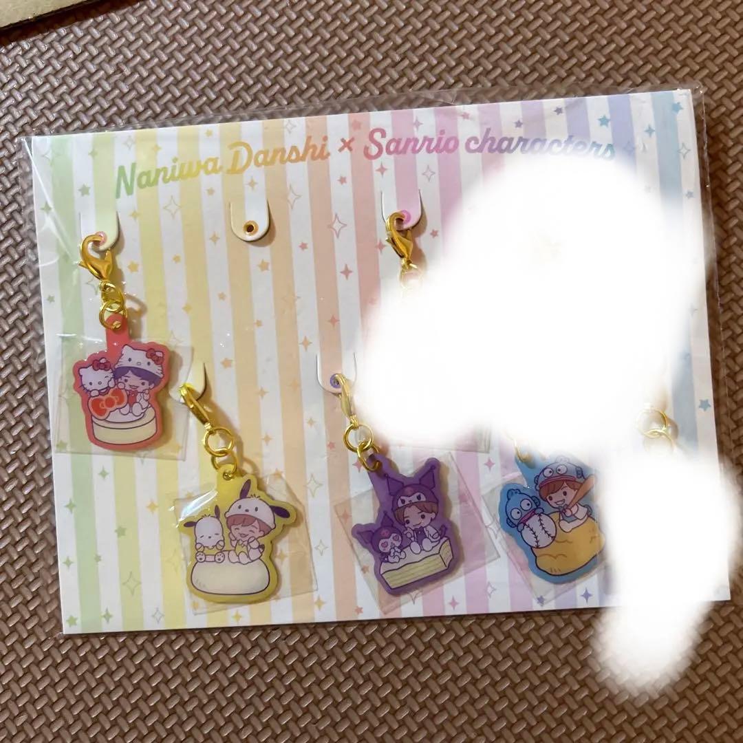 なにわ男子　サンリオ　メタルチャーム　各400円