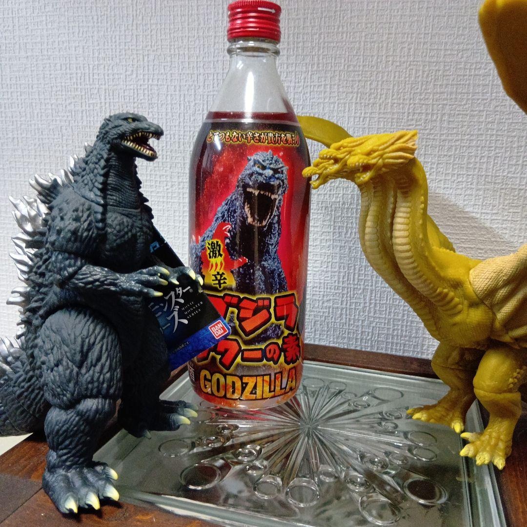 ゴジラ・キングギドラ フィギュア・リキュール激辛３点セット新品