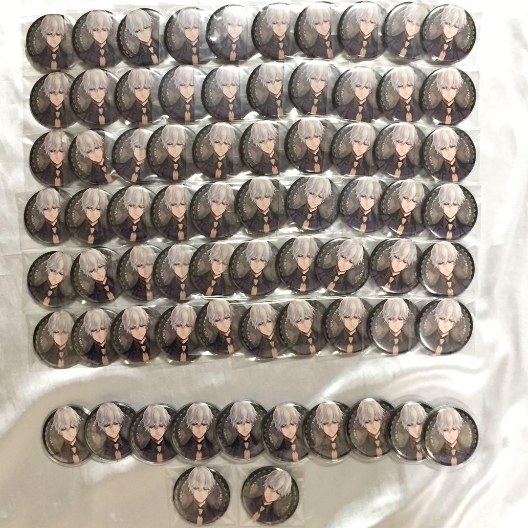 北門倫毘沙 黒スーツ 缶バッジ