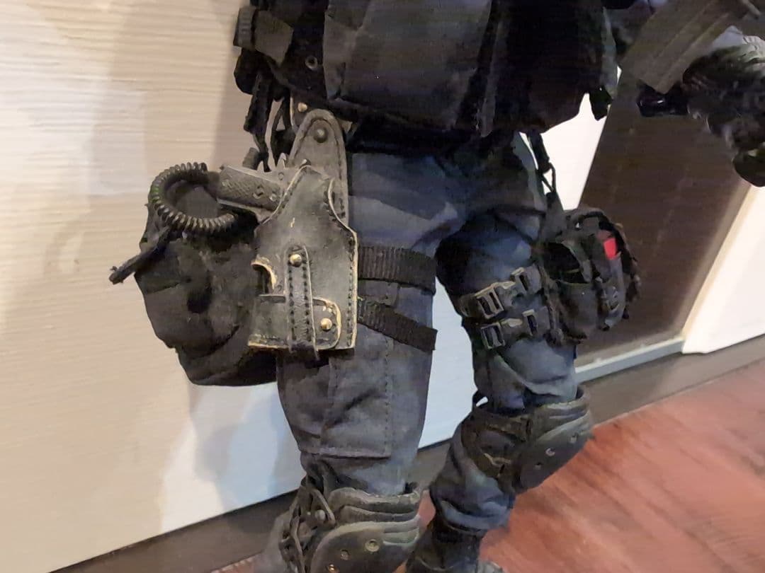 さ*ら様 ・SWAT フィギュア ・ホットトイズ ・1/6スケール