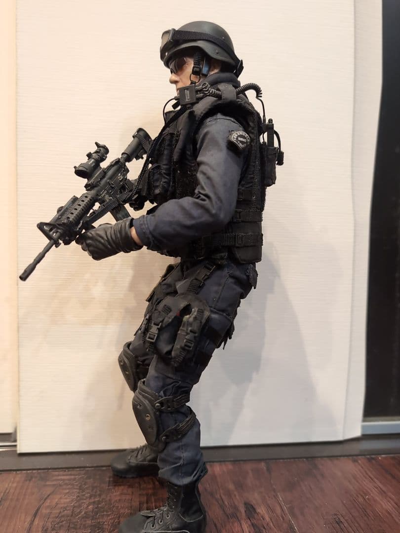 さ*ら様 ・SWAT フィギュア ・ホットトイズ ・1/6スケール
