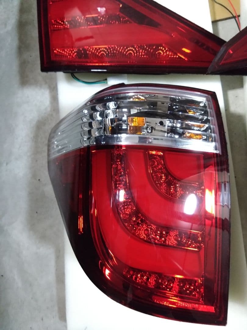 ２０アルファードヴェルファイアクリスタルアイテールランプ