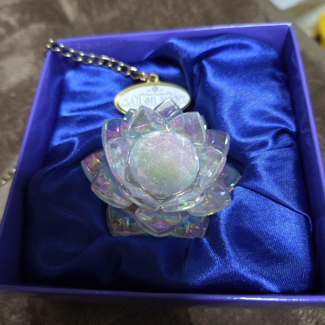 セーラームーン　USJ限定　幻の銀水晶チャーム