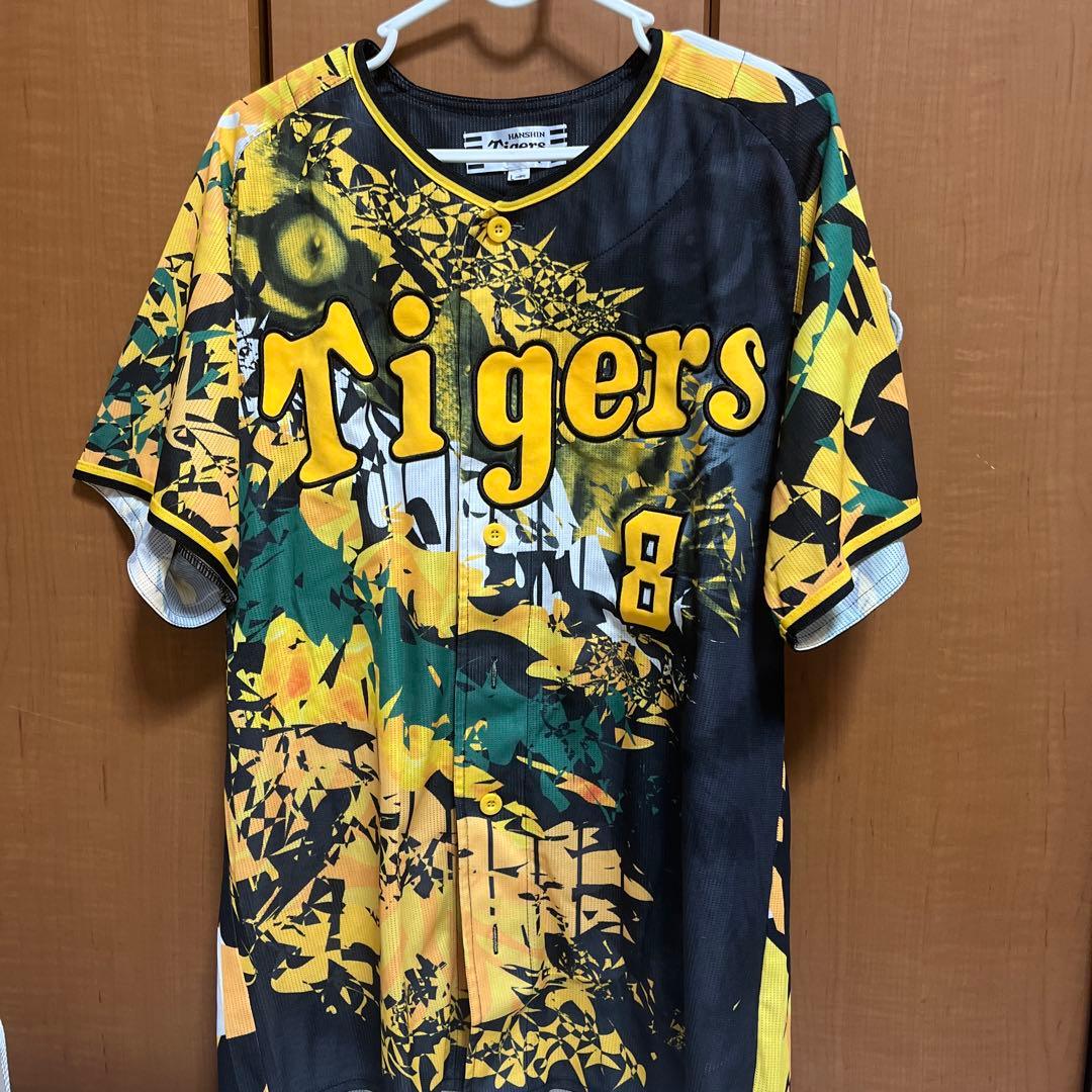 佐藤輝明 ユニフォーム