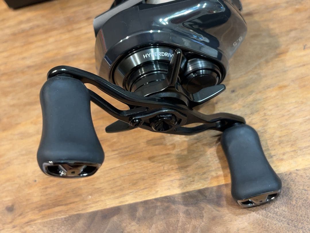 美品 ダイワ 24スティーズSV TW XH 右ハンドル ライン付