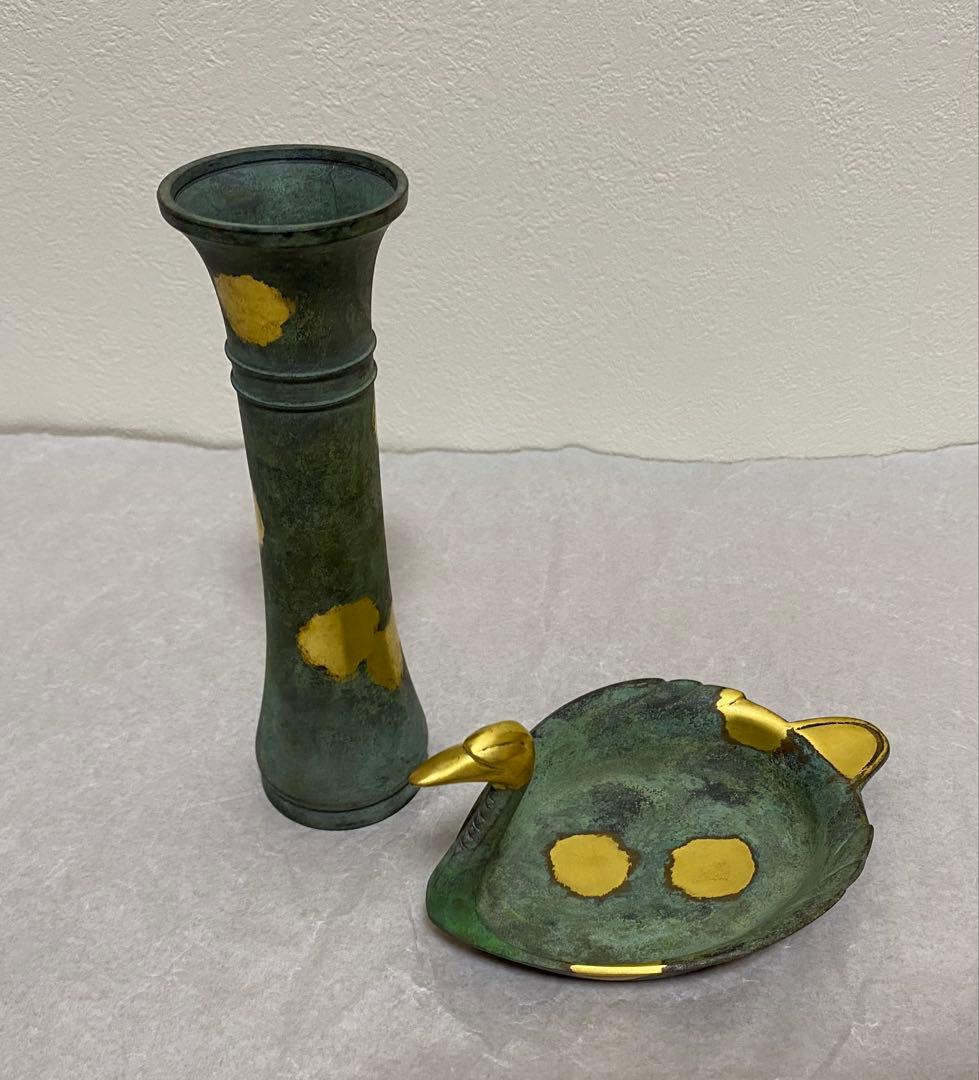 秦蔵六造り　塗金銅花生と塗金銅瑞鳥置物のセット