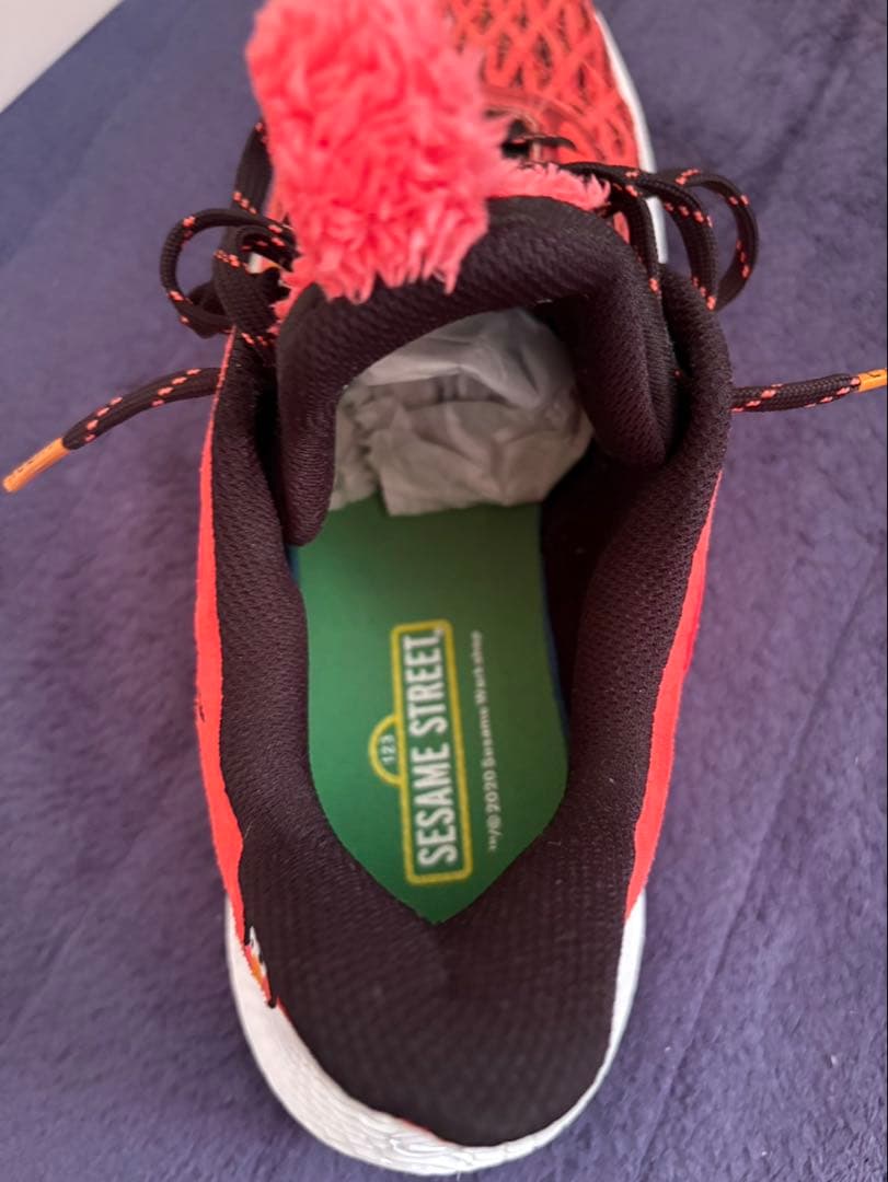 Curry 9 セサミストリート エルモ バスケットボールシューズ