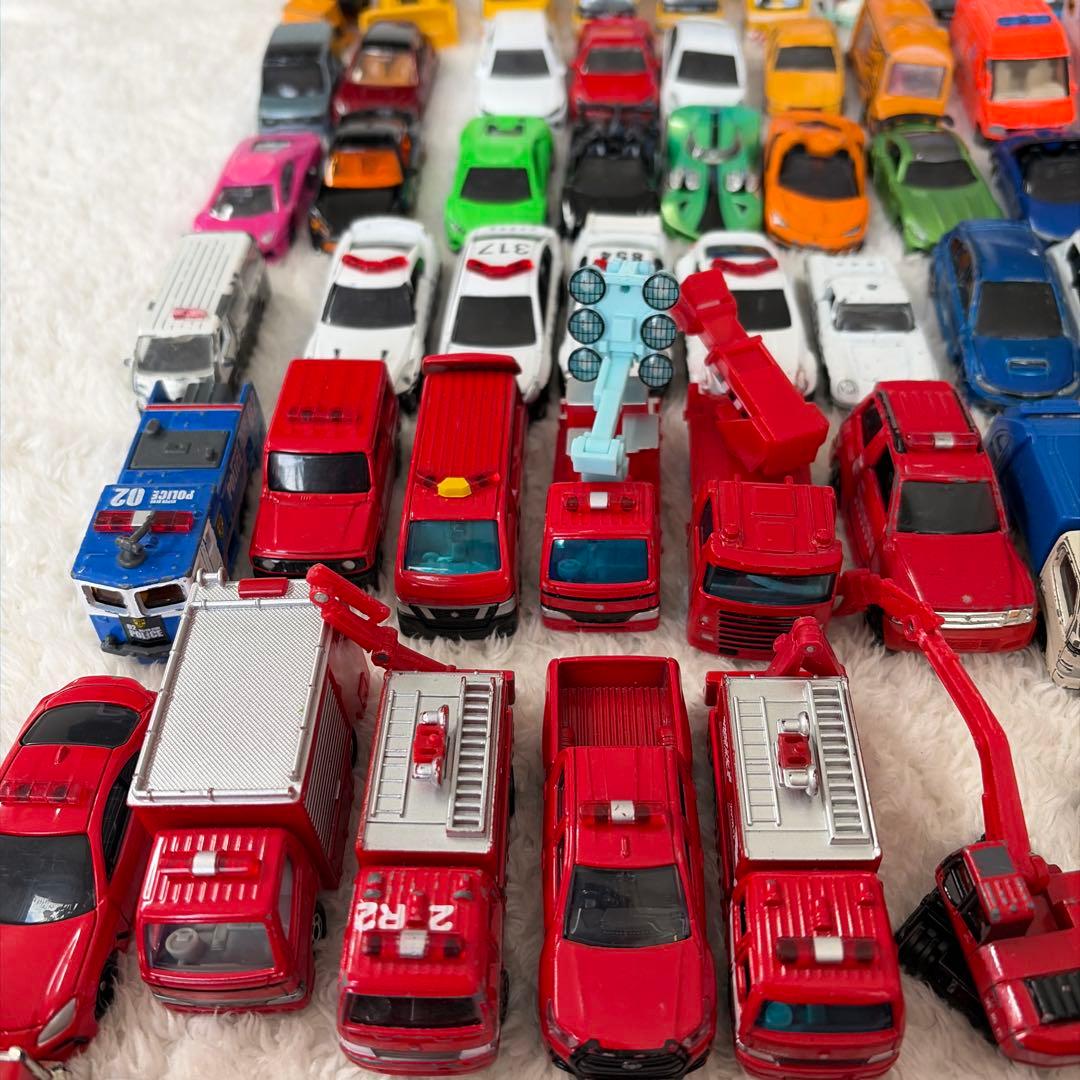 トミカと収納トラックセット