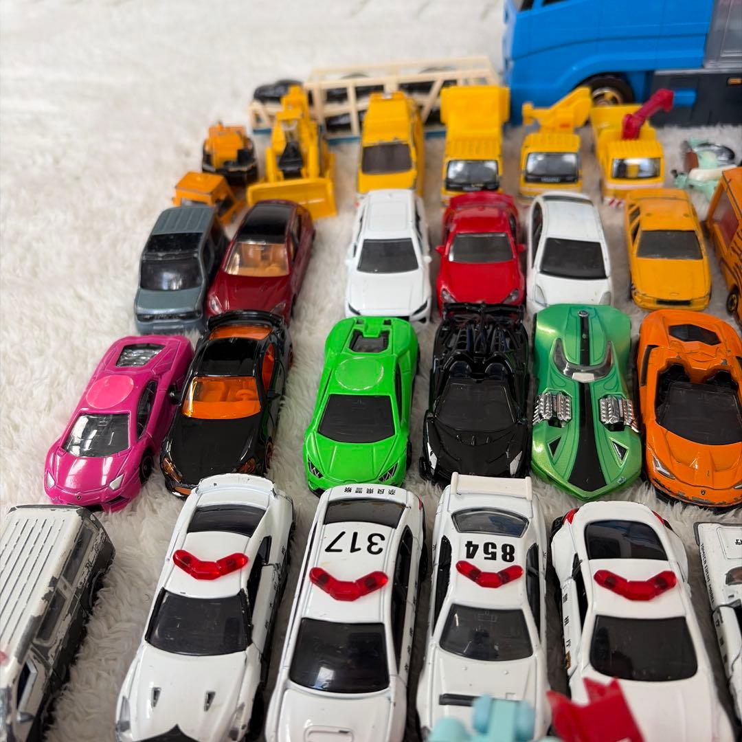 トミカと収納トラックセット