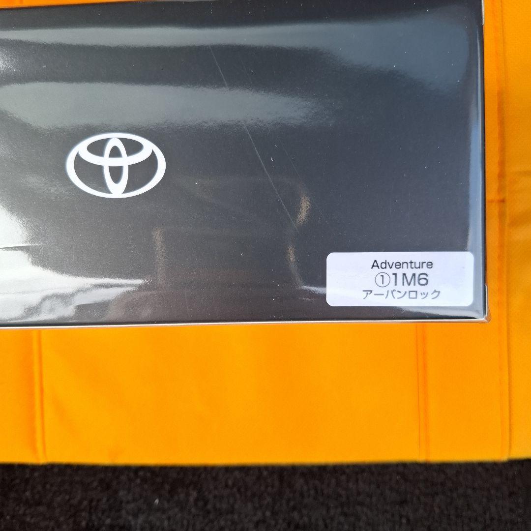 トヨタ新型RAV4 ミニカー1/30アドベンチャー　カラーアーバンロック未開封