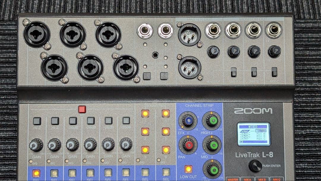 Zoom LiveTrak L-8（純正キャリーバッグCBL-8付属）