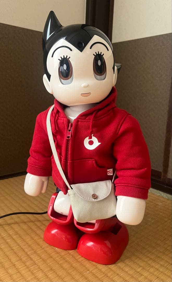 アトムを作ろう ロボット ウエア ポーチ 鉄腕アトム パーカー 着用イメージあり