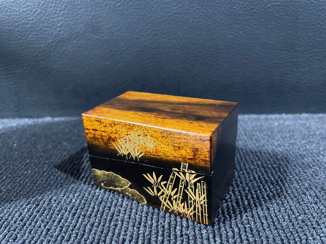 黒柿　竹林蒔絵　割香合　勝彦作