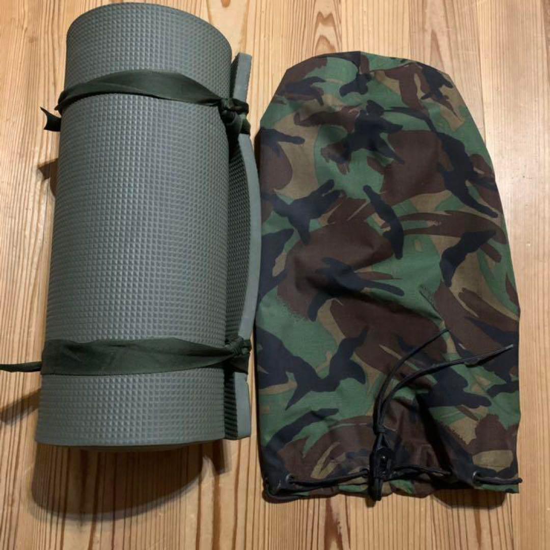 希少 オランダ軍スリーピングマット 収納袋付き