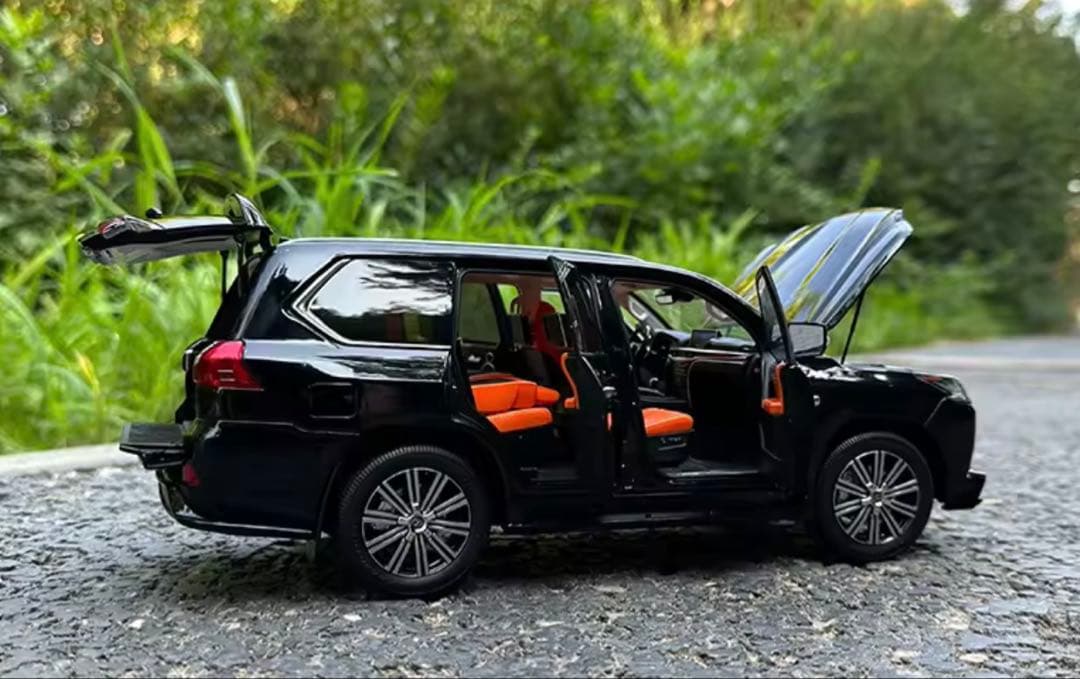 Lexus LX 570 1/18スケール モデル