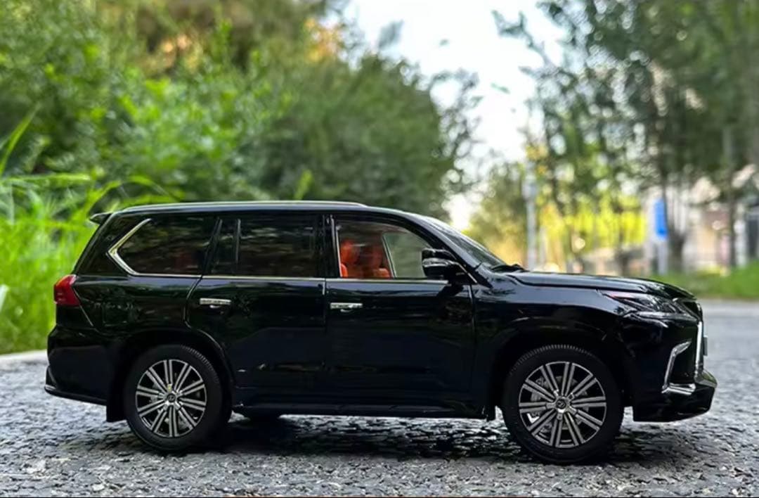 Lexus LX 570 1/18スケール モデル