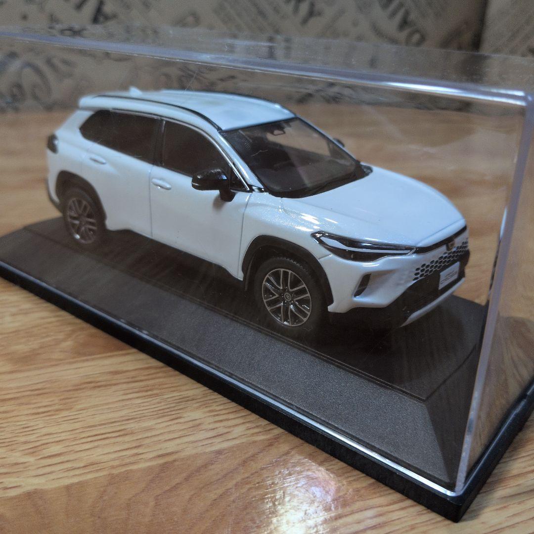 カローラクロス 後期 カラーサンプル プラチナホワイトパール 1/30