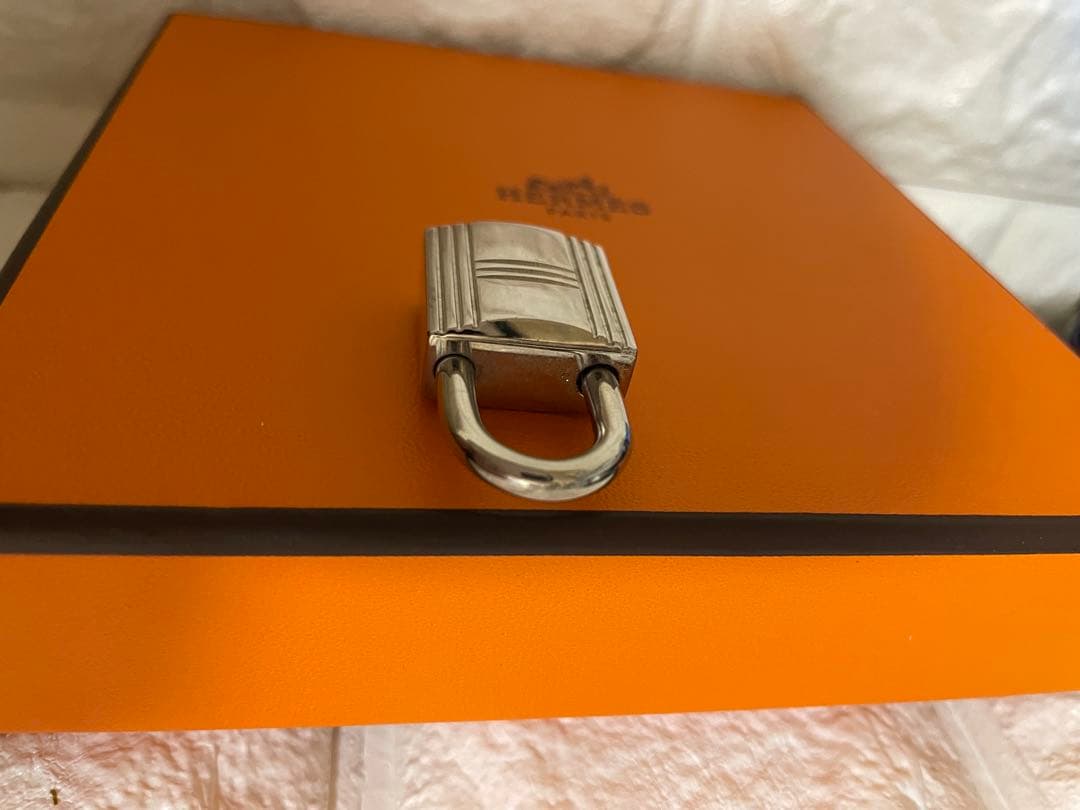 ☆HERMES ☆エルメスカデナ☆シルバー南京錠 ☆鍵1つ付き☆