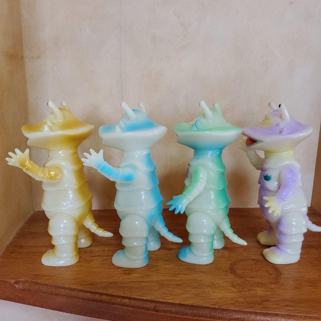 ブルマァク　ブルマァクの怪獣シリーズ　リトルカネゴン蓄光　4体セット