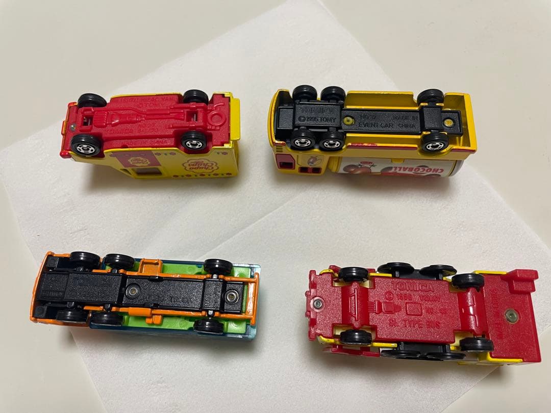 トミカ　珍しい食玩商品です！　4種類セット