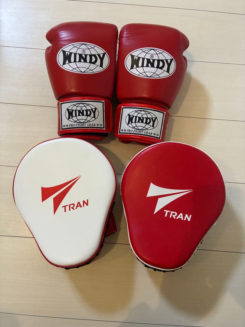 WINDY ボクシンググローブとTRANミットセット